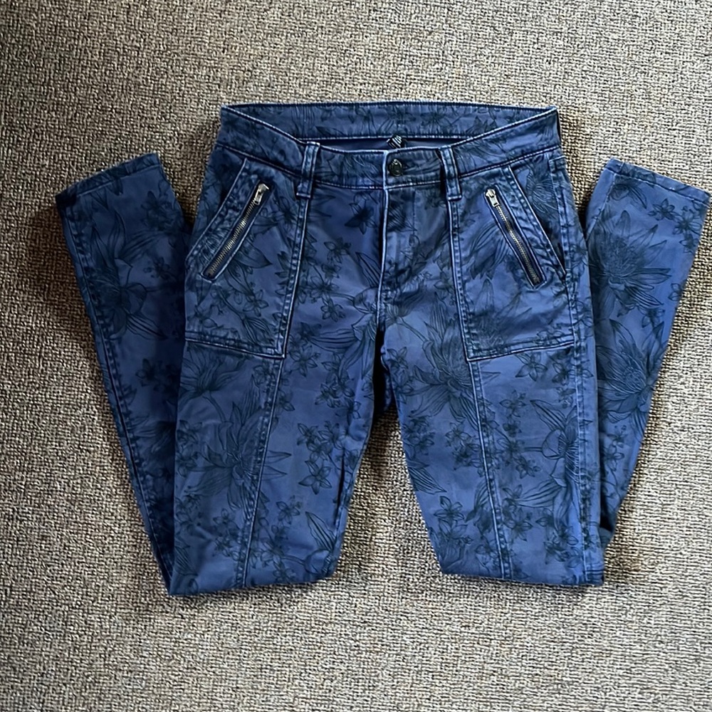 Gap blue floral legging style pants